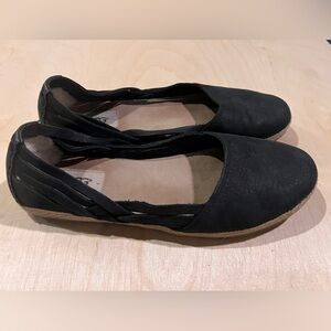 UGG tipple ballet flats.